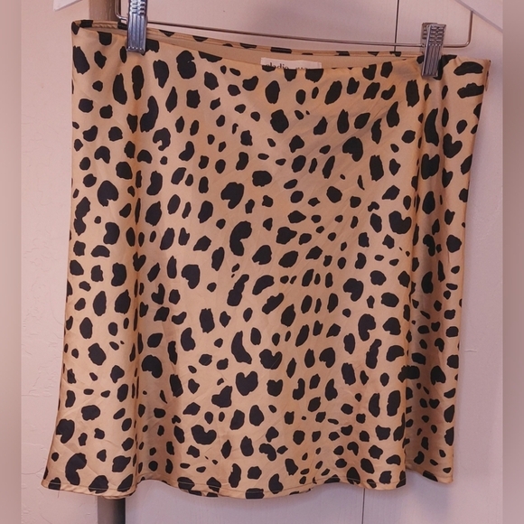 Elodie Satin Animal Print Leopard Print Mini Skirt Size XL Date Night Dressy - Picture 1 of 7